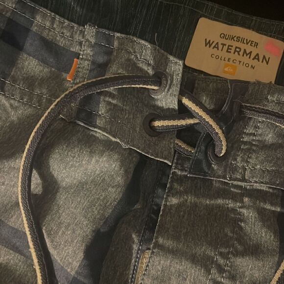 Quicksilver waterman  shorts - Picture 2 of 6